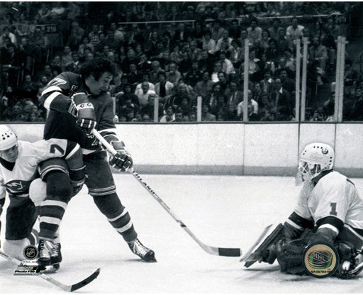 Phil Esposito Rangers shot on Chico Resch 8x10