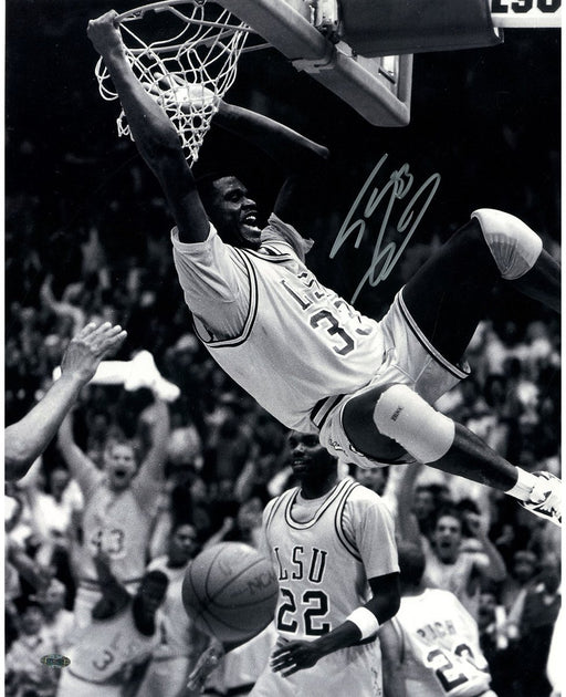 Shaquille O'Neal signed LSU two handed dunk in B/W 16x20 Photo