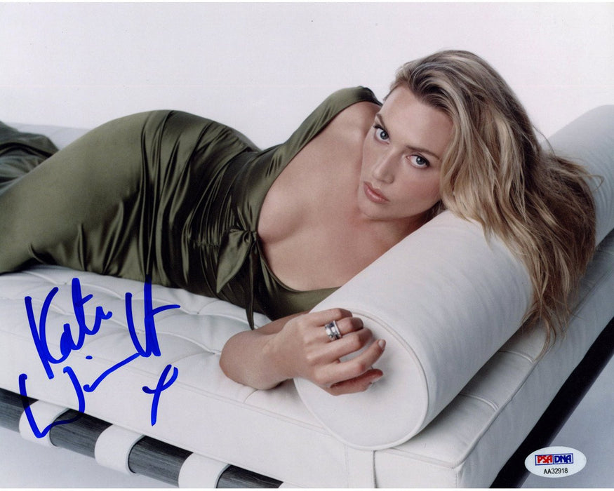 Kate Winslet Signed Lying On White Couch 8x10 Photo (PSA/DNA)