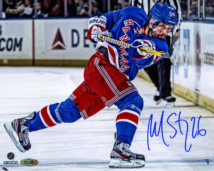 Martin St. Louis Signed Follow Through 8x10