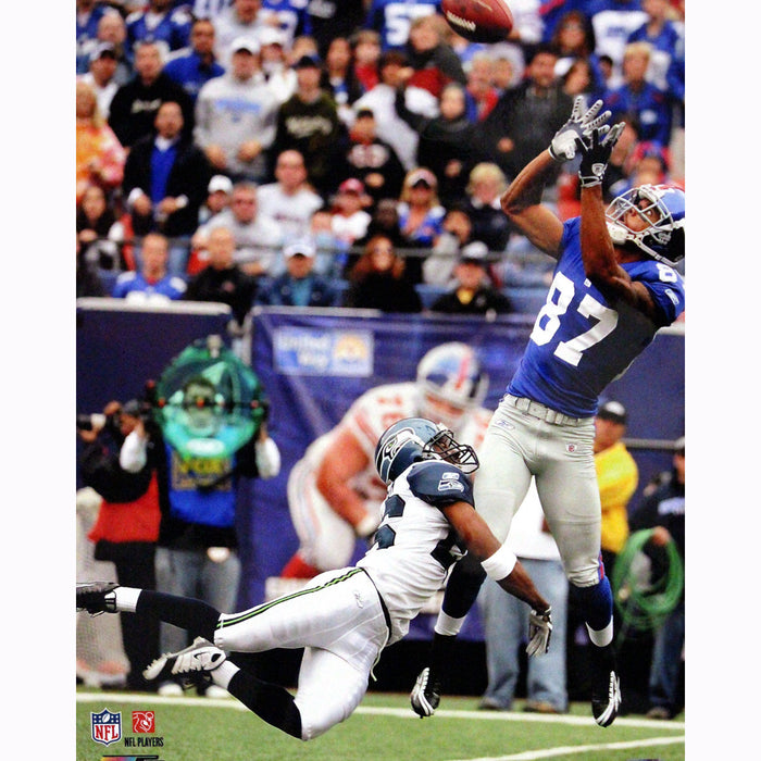 Domenik Hixon Catch vs Seattle 16x20 Photo