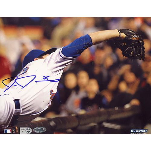 Ike Davis Catch Over The Fence Horizontal 8x10 Photo (MLB Auth) (Signed in Blue)