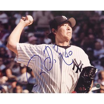 Chien Ming Wang Horizontal Home Pitching 8x10 Photo (SI Auth)