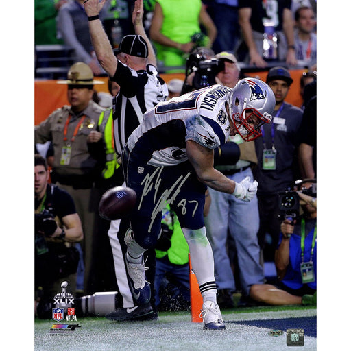 Rob Gronkowski Signed Action 2015 SB 49 16x20 Photo spiking ball after TD