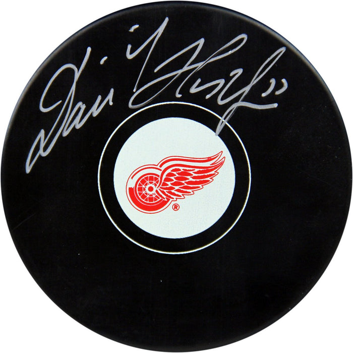 Dominik Hasek Signed Detroit Red Wings Puck (Frozen Pond Auth)