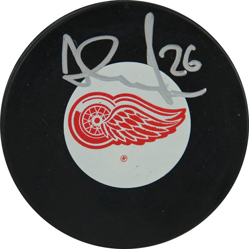 Jiri Hudler Signed Red Wings Puck (Frozen Pond Auth)