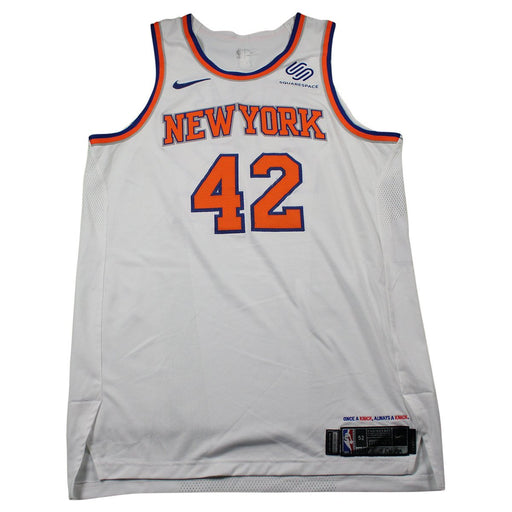 Lance Thomas New York Knicks Game Used #42 White Jersey (12/9/17 @ Chicago Bulls)(NYKE00220)(52)