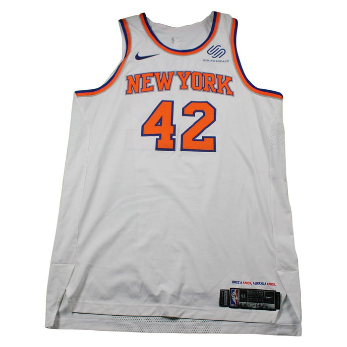 Lance Thomas New York Knicks Game Used #42 White Jersey (12/10/17 vs. Atlanta Hawks)(NYKE00216)(52)