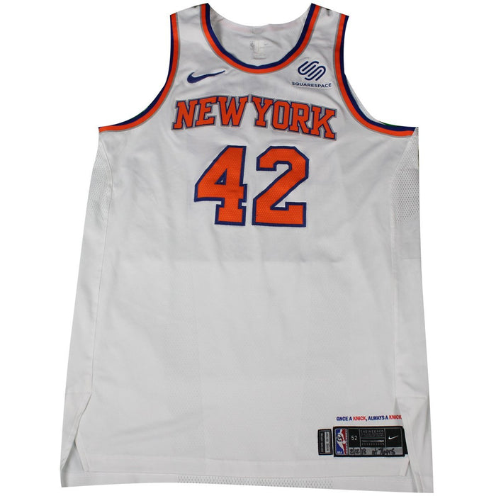 Lance Thomas New York Knicks Game Used #42 White  Jersey (2/12/2018 @ Philadelphia 76ers)(NYKE00189)(52)