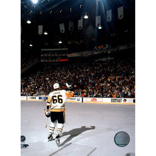 Mario Lemieux Skating Towards Crowd 8x10 Photo