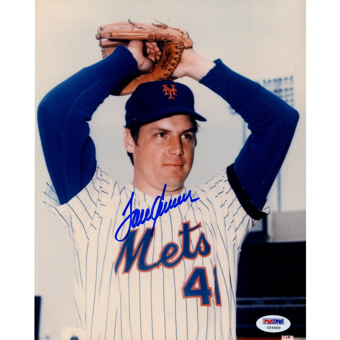 Tom Seaver signed vertical hands over head 8x10 (PSADNA)