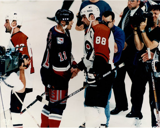 Lindros/Messier Shaking Hands on Ice Uns 16x20