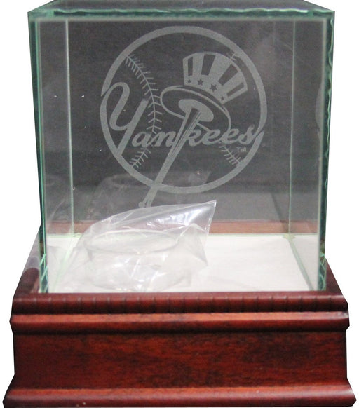 New York Yankees Top Hat Logo Engraved Single Baseball Glass Case