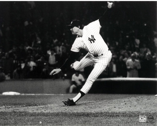 Goose Gossage b/w horiz pitching 16X20 uns.