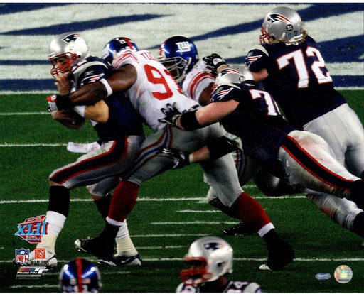 Justin Tuck Sacking Brady 16x20 Photo