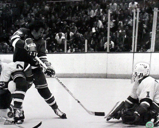 Phil Esposito Rangers shot on Chico Resch B/W 16X20