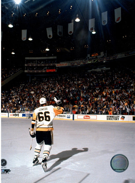 Mario Lemieux Skating Towards Crowd 8x10 Photo Uns