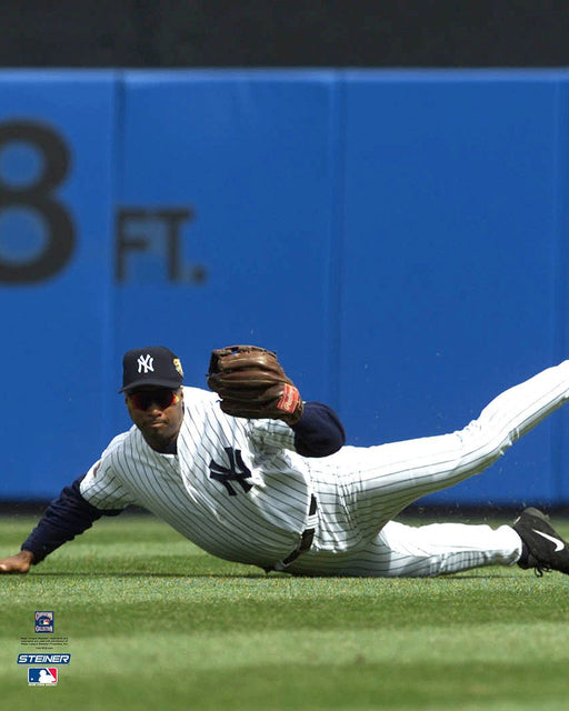 Bernie Williams Sliding Catch 16x20 Photo Uns