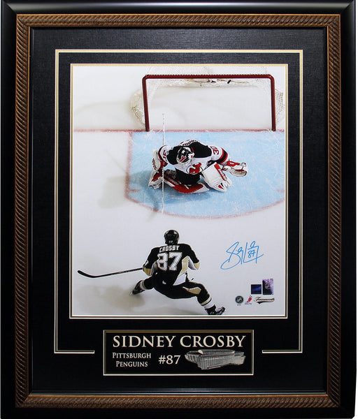 Sidney Crosby Pittsburgh Penguins Signed  Framed 16x20 Photo ( Frameworth Auth)