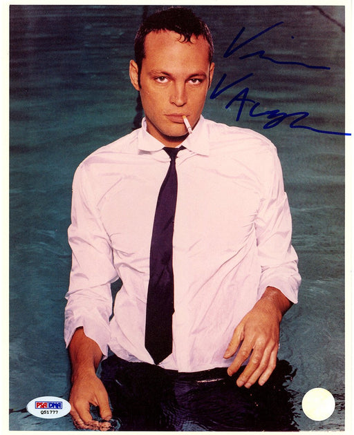 Vince Vaughn Signed 8x10 Photo Vertical Pose PSA/DNA