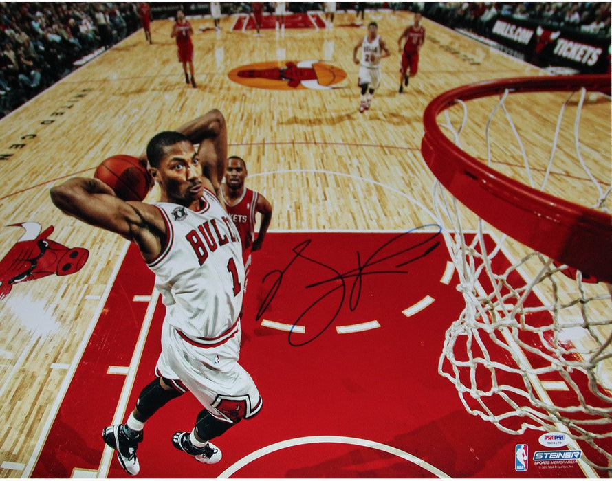 Derrick Rose Dunk vs Rockets Signed Horizontal 16x20 Photo (PSA/DNA)