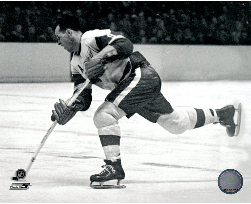 Gordie Howe Detroit Red Wings B/W 8x10 Photo Uns (PF- AAHY022)