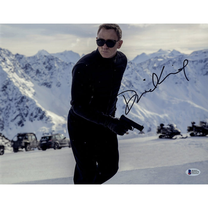 Daniel Craig Signed Horizontal 11x14 Photo James Bond with Gun in Snow Beckett