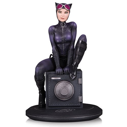 DC Cover Girls Catwoman by Joelle Jones Statue              