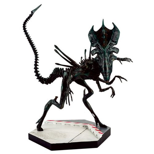 Alien and Predator Xenomorph Queen Figure with Magazine #1  