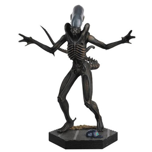 Alien and Predator Alien Xenomorph Figure with Magazine #1  