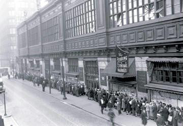 Line at Philadelphia&#39;s Reading Terminal Market 20x30 poster