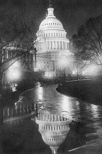 The U.S. Capitol Builing in a light night rain 12x18 Giclee on canvas