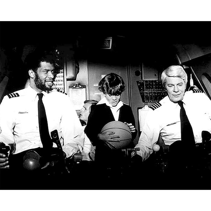 Kareem Abdul Jabbar Airplane 16x20 Photo Uns