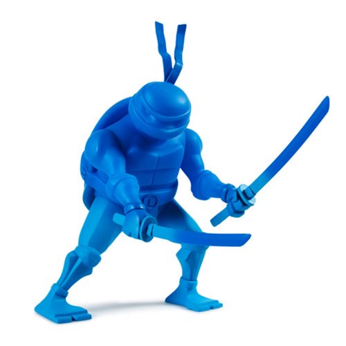 TMNT Leonardo Medium Vinyl Figure                           