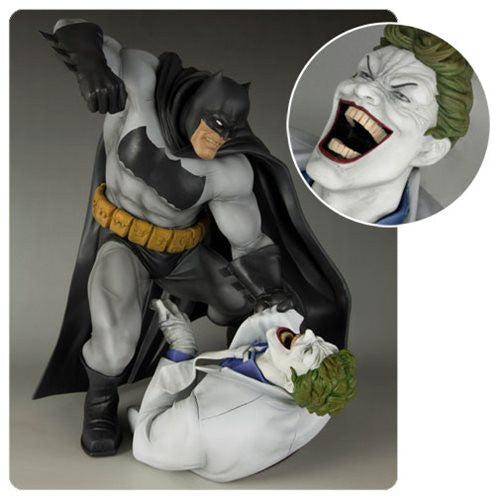 Batman Dark Knight Returns Hunt the Dark Knight ArtFX Statue