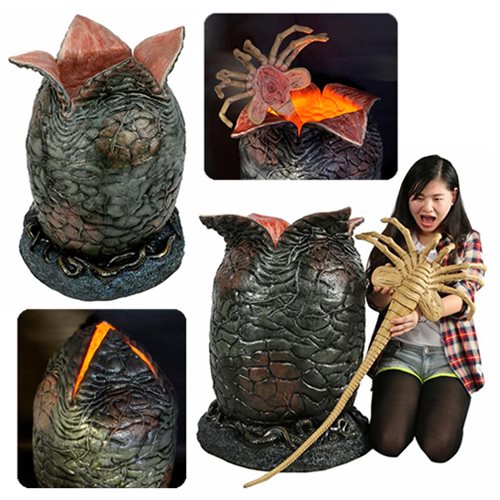 Alien Light-Up Egg and Facehugger Life-Size Prop Replica    