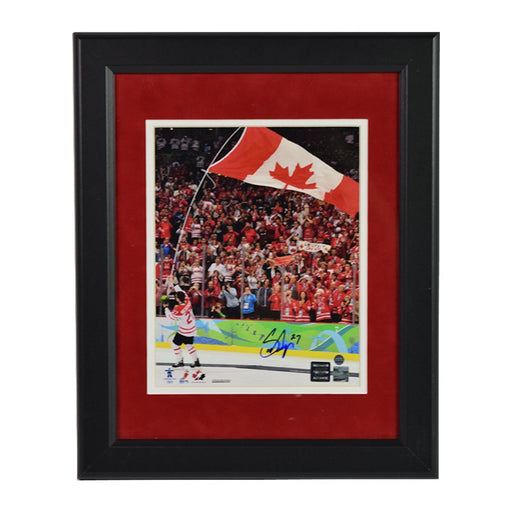 Scott Niedermayer Signed 2010 Gold Medal with Flag 8x10 Photo (Niedermayer Auth)- Round Black Frame w/ Red over White matte