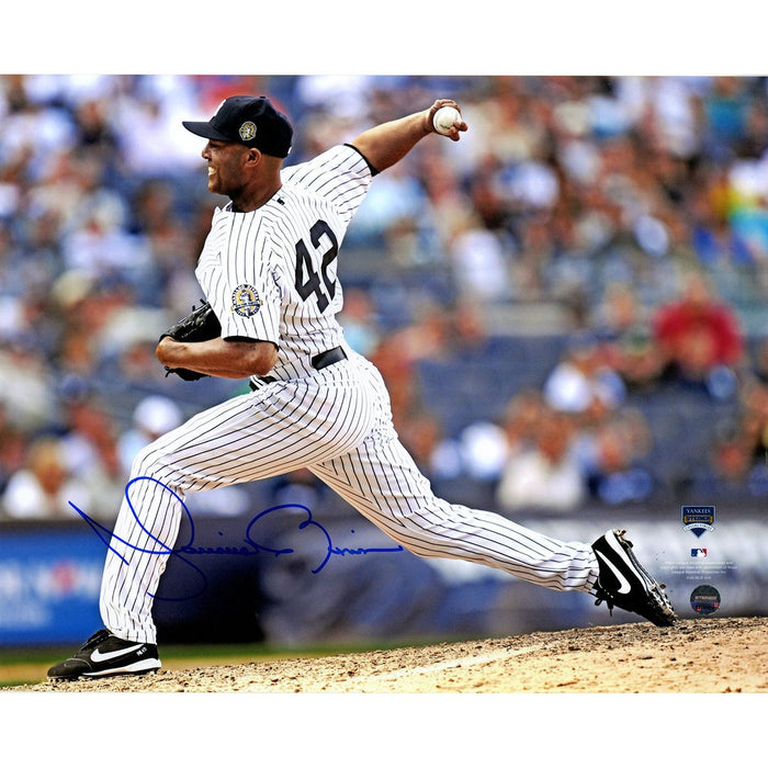 Mariano Rivera Signed Home Jersey Pitching Horizontal 8x10 photo