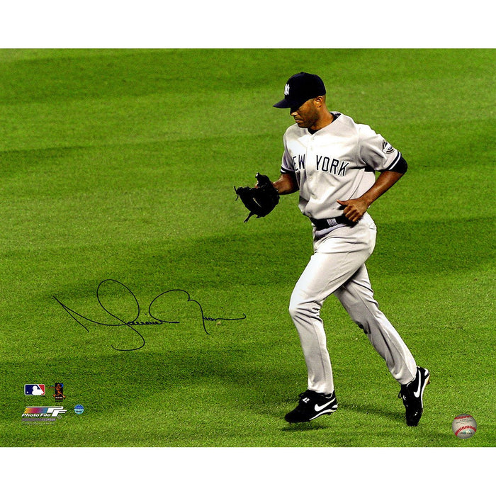 Mariano Rivera Entering the Game 6-28-09 vs Mets Horizontal 16x20 Photo