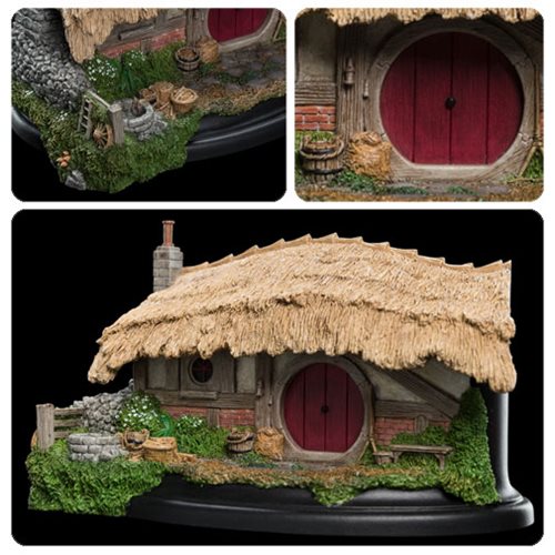 The Lord of the Rings Farmer Maggot's Hobbit Hole Statue    