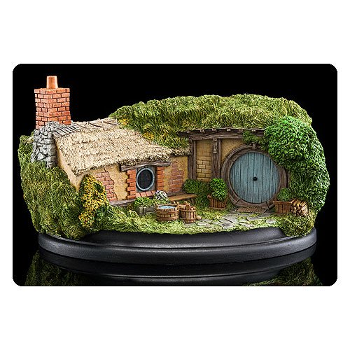 The Hobbit An Unexpected Journey 35 Bagshot Row Statue      