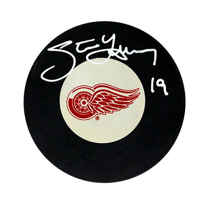 Steve Yzerman Signed Detroit Red Wings Puck (AJ Sports Auth)