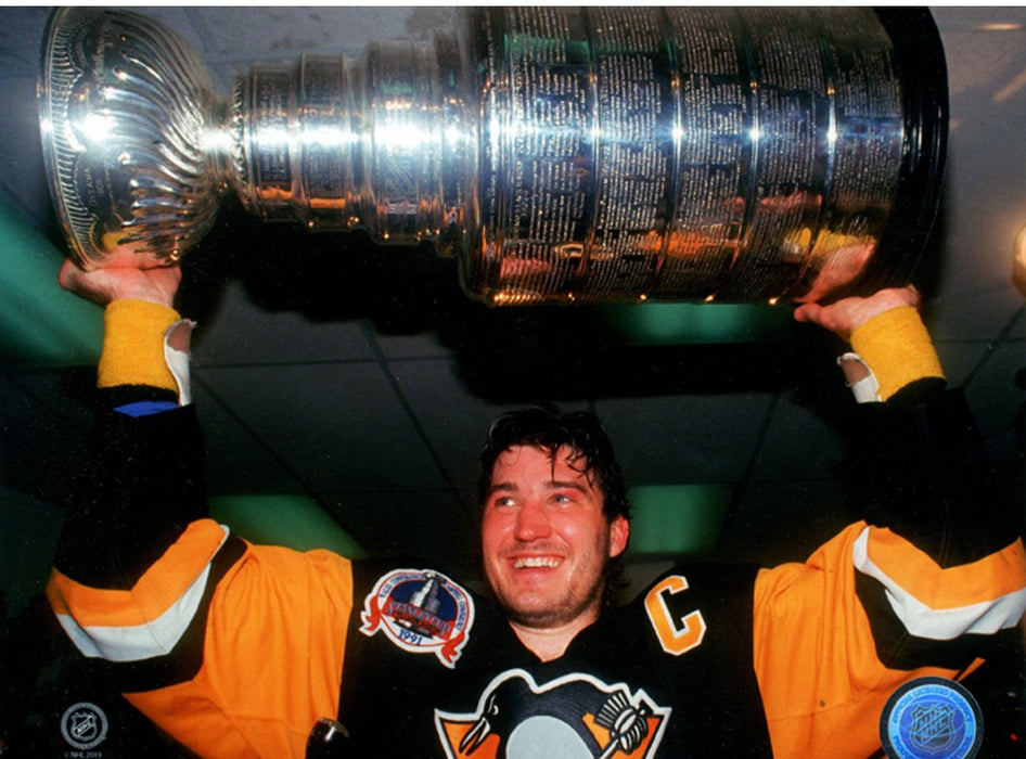 Mario Lemieux Holding Stanley Cup 8x10 Photo Uns