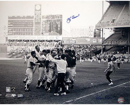 Yogi Berra Celebration with Team B&W Horizontal 16x20 Photo (Signed by Regan) (MLB Auth)