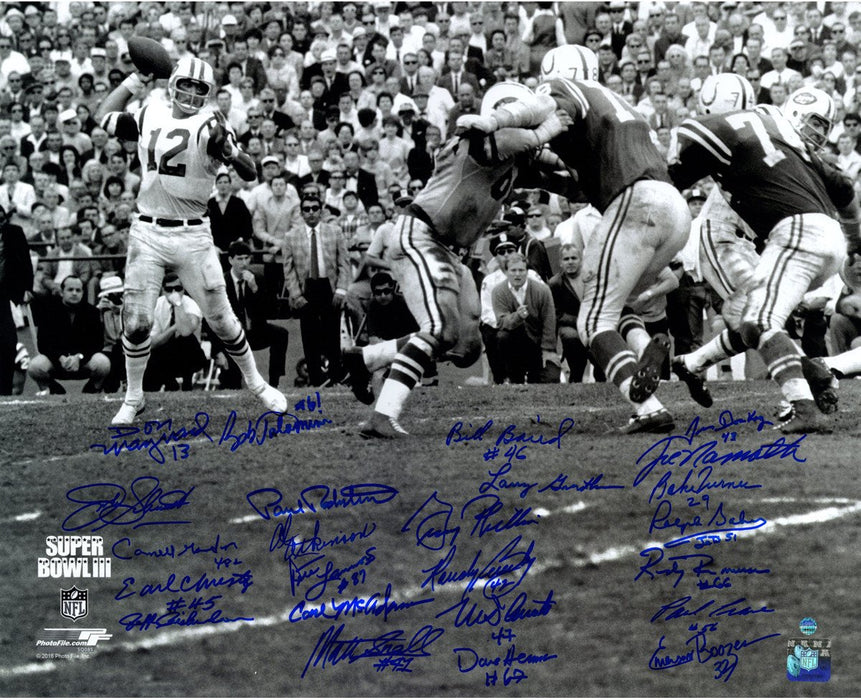 1969 New York Jets Team Signed Super Bowl III  Joe Namath Throwing Motion B&W 16X20 Photo ( 24 Signature)