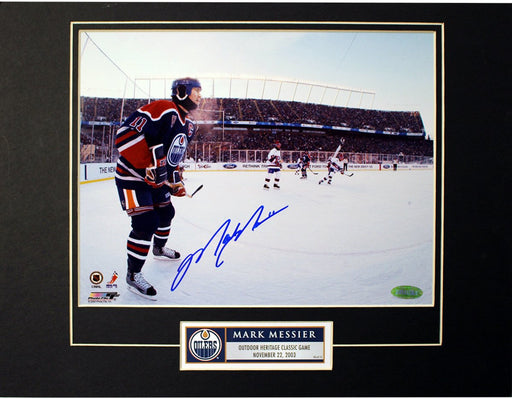 Mark Messier Signed Outdoor Heritage Classic Game