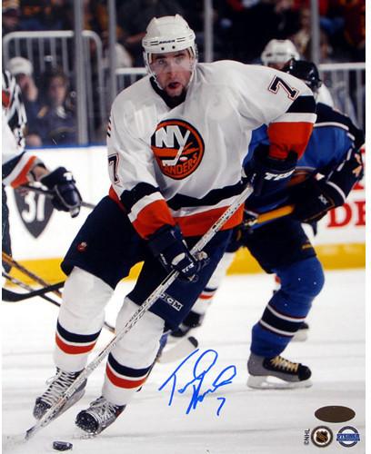 Trent Hunter Islanders Vs. Thrashers 8x10 Photograph