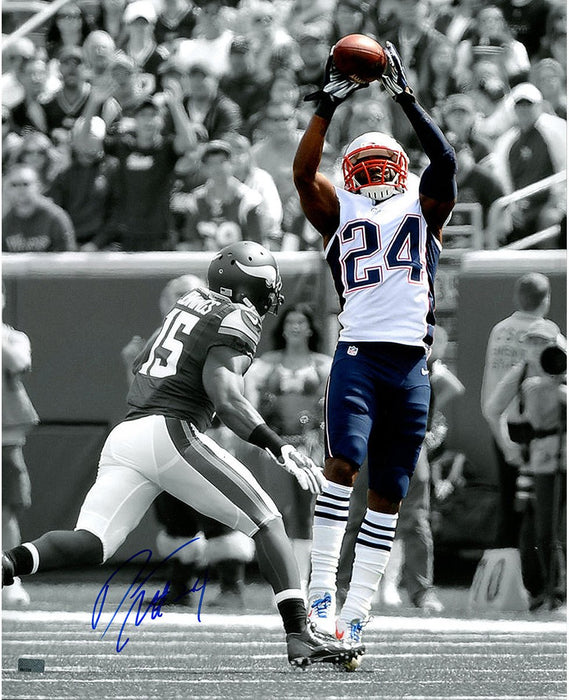 Darrelle Revis Signed Spotlight Catch 16x20 Photo (New England Picture Auth)