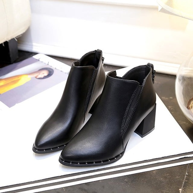 2017 Hot in the ultra-lo Fashion Women's Boots Casual Leather Boots Pointed Toe Buckle Warm  Women's Ankle Boots