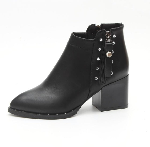 2017 Hot in the ultra-lo Fashion Women's Boots Casual Leather Boots Pointed Toe Buckle Warm  Women's Ankle Boots